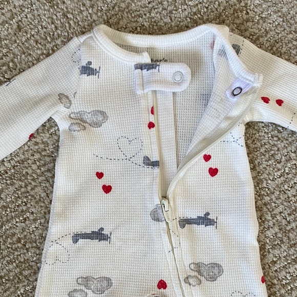 •Carter’s Child of Mine• NWOT Heart Cloud Airplane Footie Onesie - Picture 6 of 10
